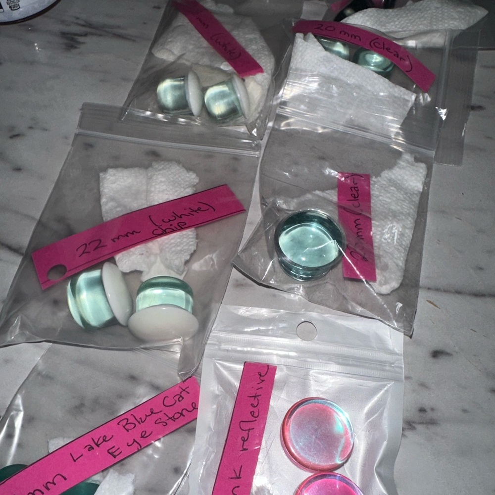 ❄️⚫️Arctic Buffalo Glass Plugs ⚫️❄️